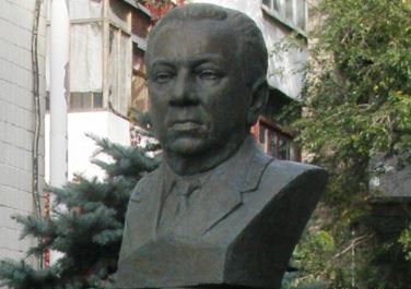 Памятник Александру Астраханю, ул. Университетская, 1 (Донецк)