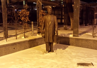 Памятник страховому агенту (Донецк)