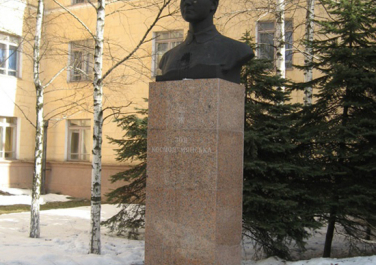 Памятник Зое Космодемьянской , ул.Артема,155 (Донецк)