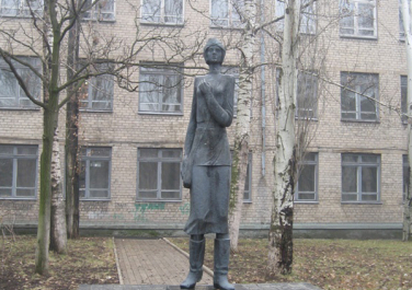  Памятник медицинской сестре (Донецк)