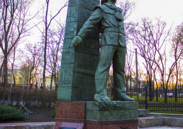 Памятник герою-спасателю (Донецк)