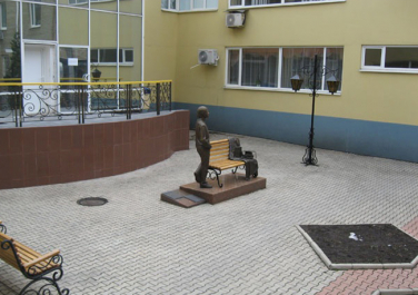 Памятник студенту
