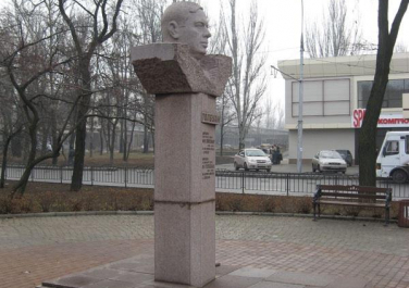 Памятник Толбухину