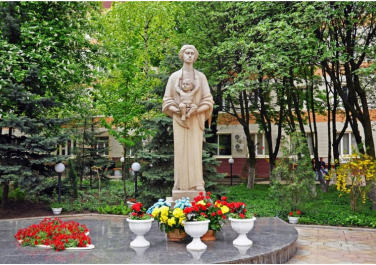 Парк на территории больницы Вишневского (Донецк)