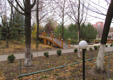 Парк на территории больницы Вишневского (Донецк)