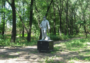 Памятник шахтеру в парке шахты имени Абакумова, Современные, Цветные, Достопримечательности