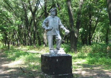 Памятник шахтеру в парке шахты имени Абакумова, Достопримечательности