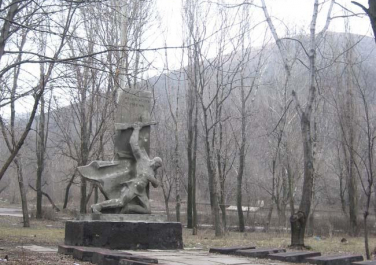Памятник воинам-освободителям и шахтерам, погибшим в годы ВОВ, на поселке Пастуховка в Макеевке  (Макеевка)