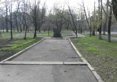 Памятник ученикам школы №2, погибшим в ВОВ (Макеевка)