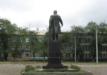 Памятник С.М. Кирову возле ДК металлургов (Макеевка)