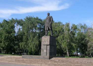 Памятник Ленину на главной площади Макеевки, Современные, Цветные, Достопримечательности