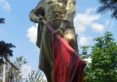 Мемориал воинам-освободителям поселка Криничная, Современные, Цветные, Достопримечательности