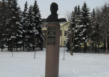 Памятник Е.П. Славскому, Современные, Цветные, Достопримечательности