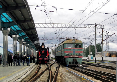 Эр775-07 и ВЛ8-1197 на станции Донецк