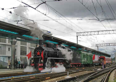 Эр775-07 на станции Донецк, Пасмурно, Вокзалы